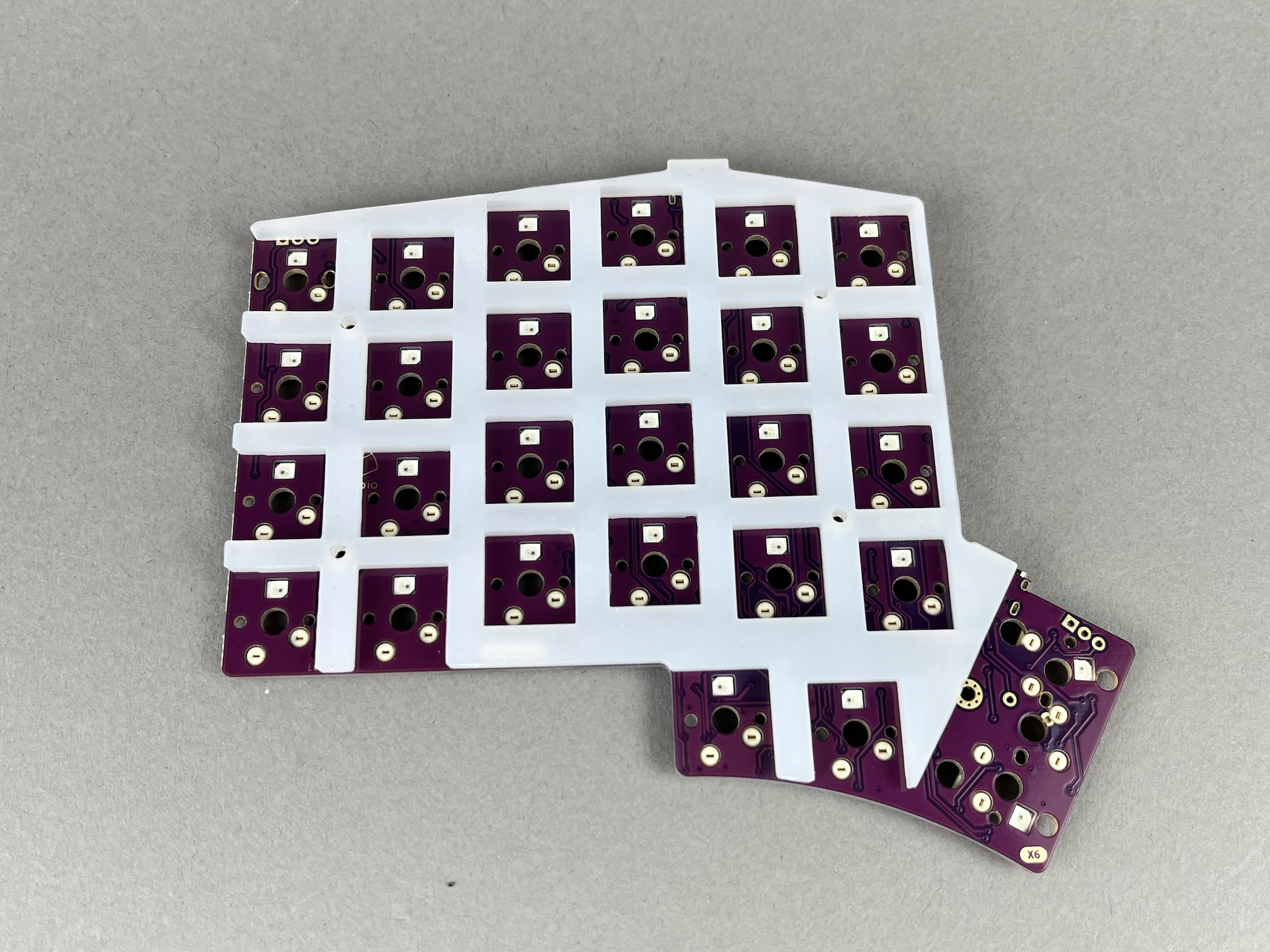 Silicone plate support piece over PCB