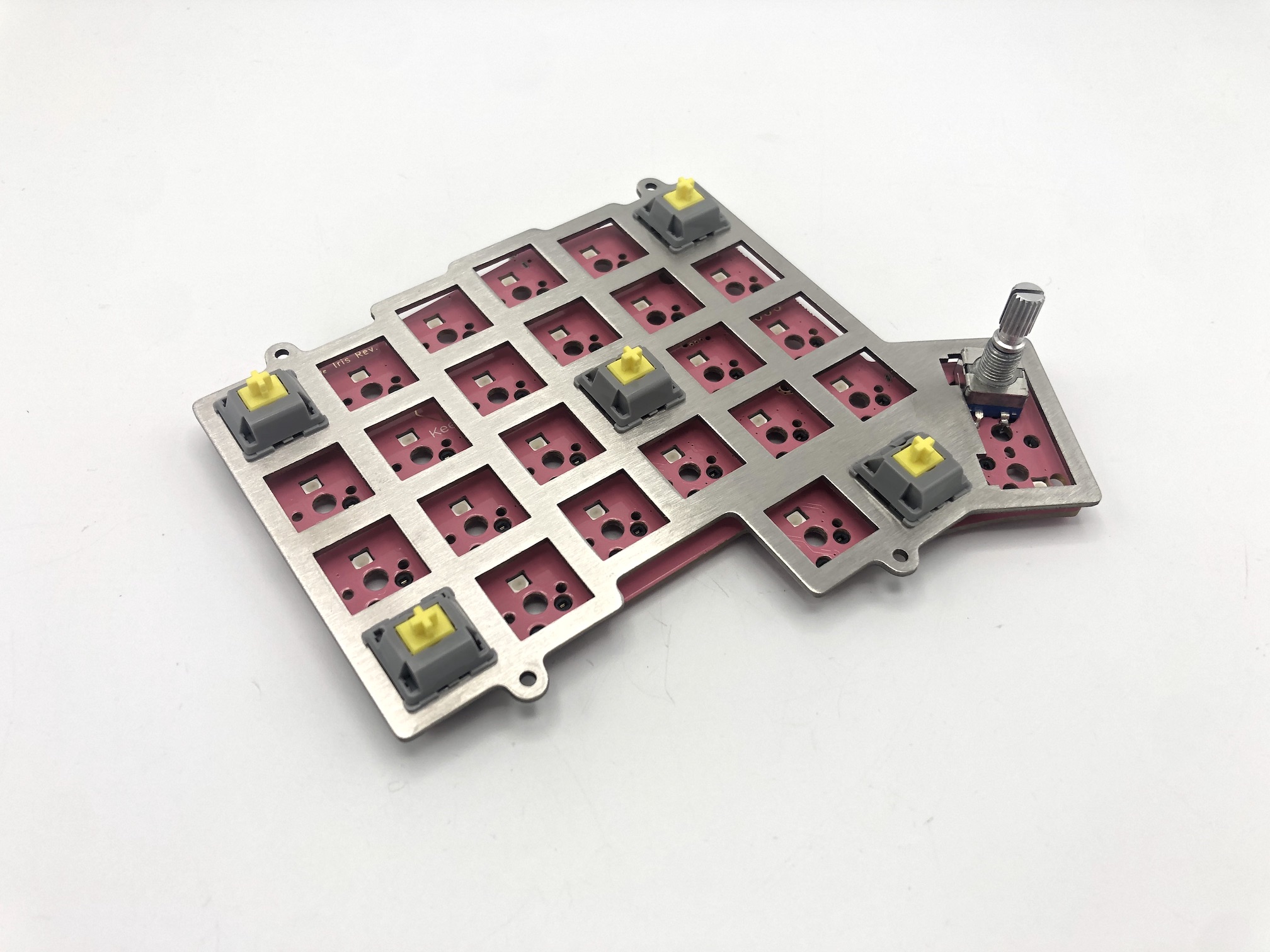 Switch plate and PCB aligned with corner switches
