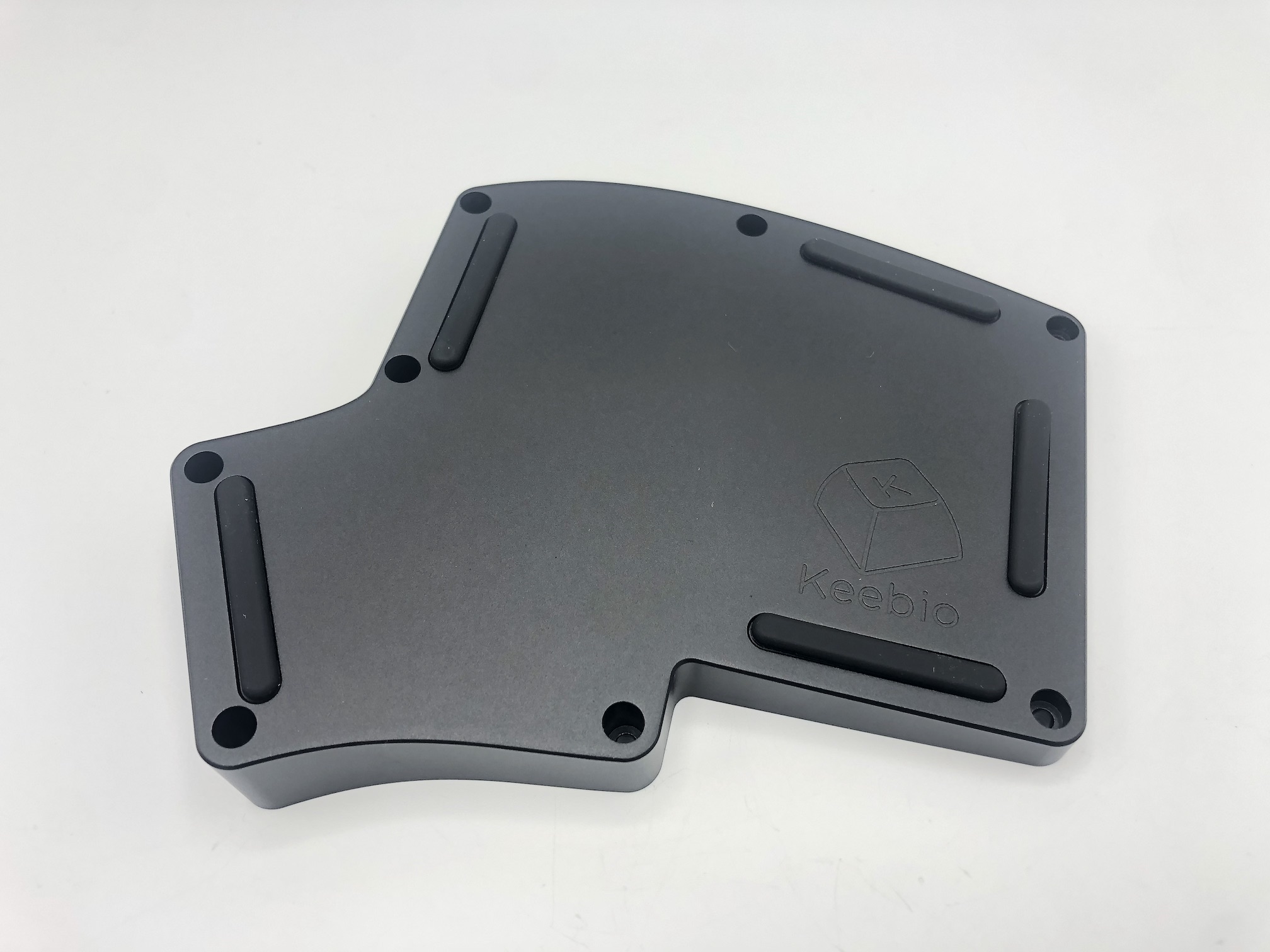 Bottom of case with SKUF rubber feet