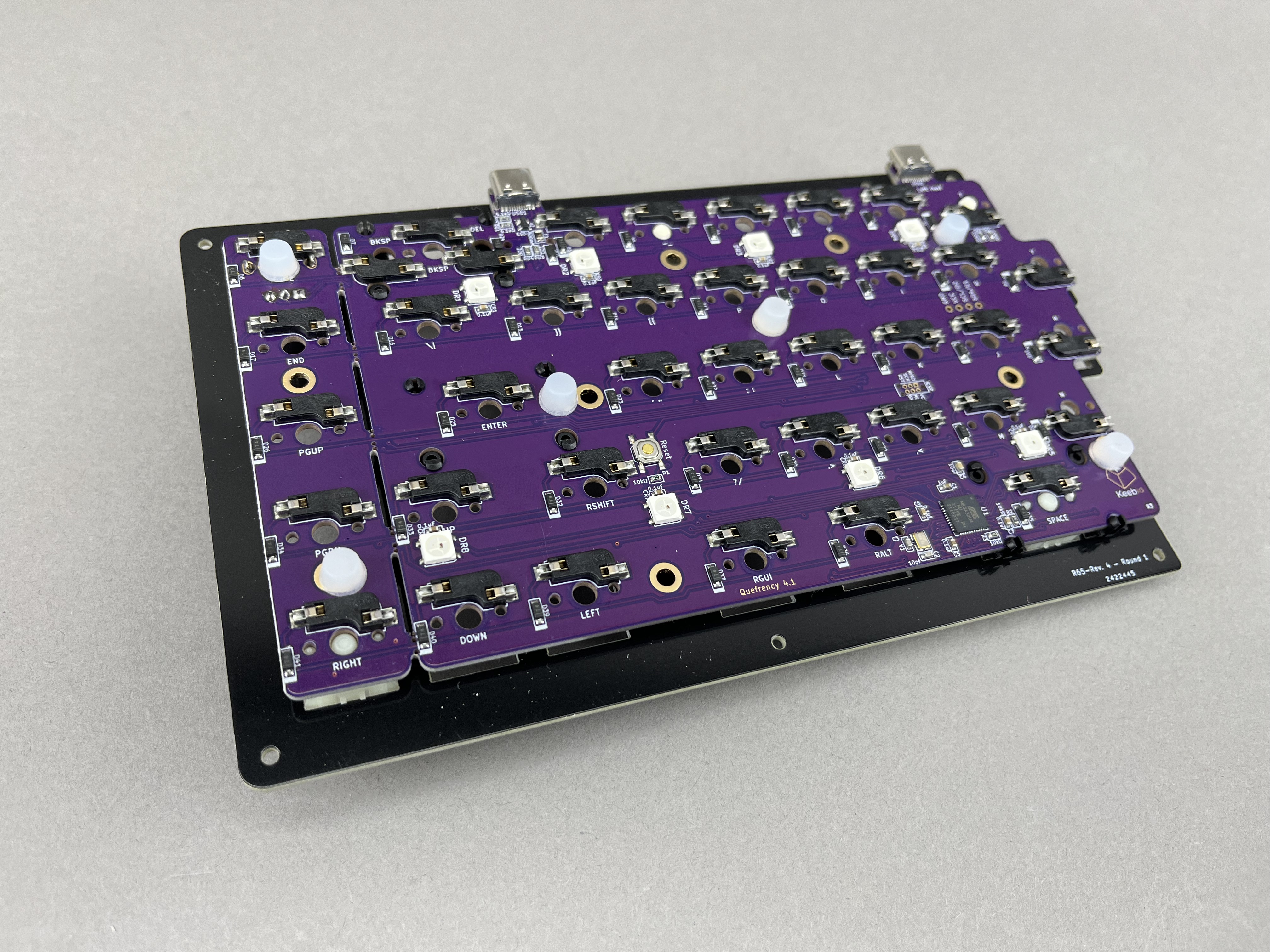 PCB underside with FLAHNS silicone bumpers