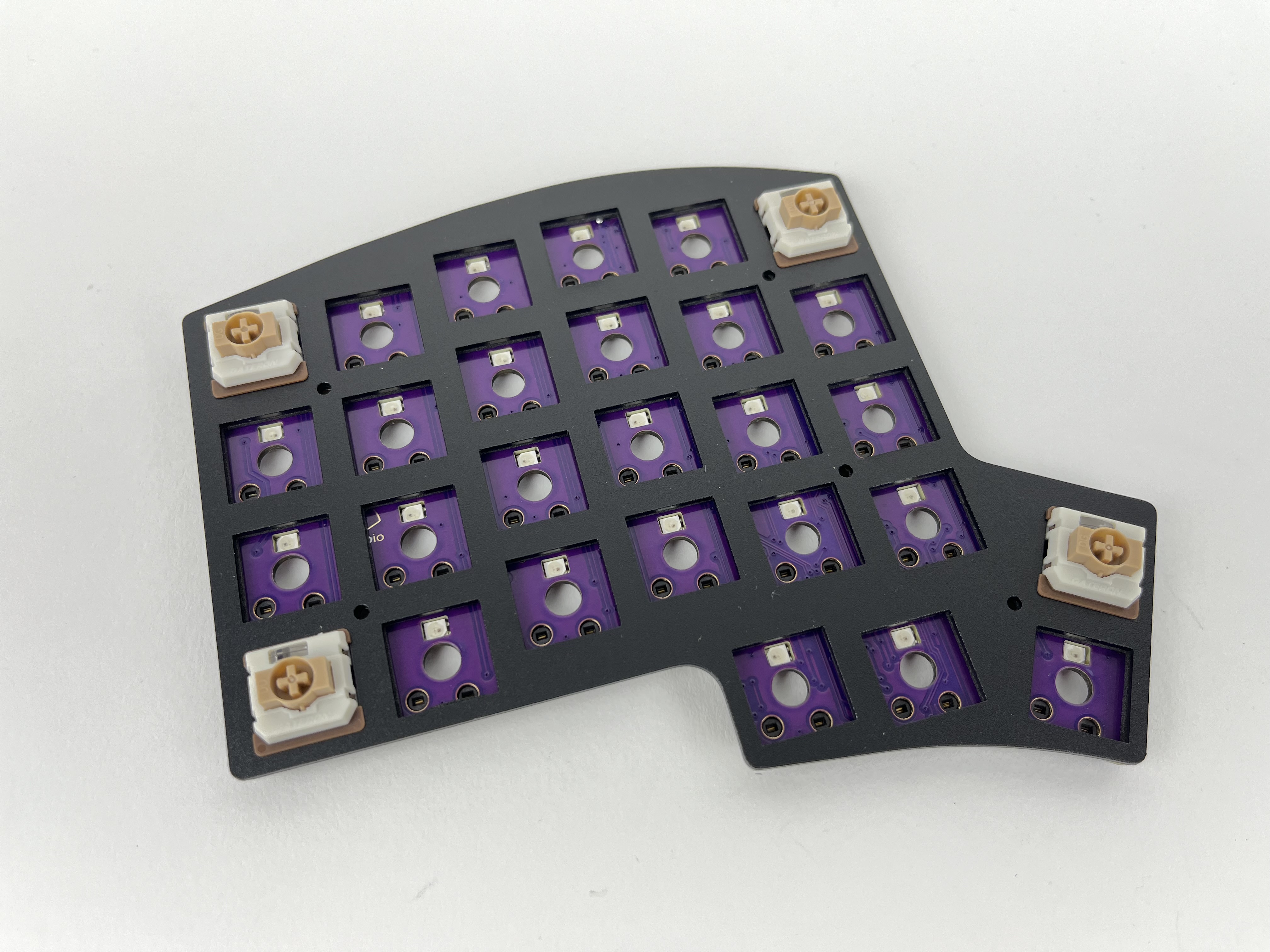 Corner switches inserted in plate