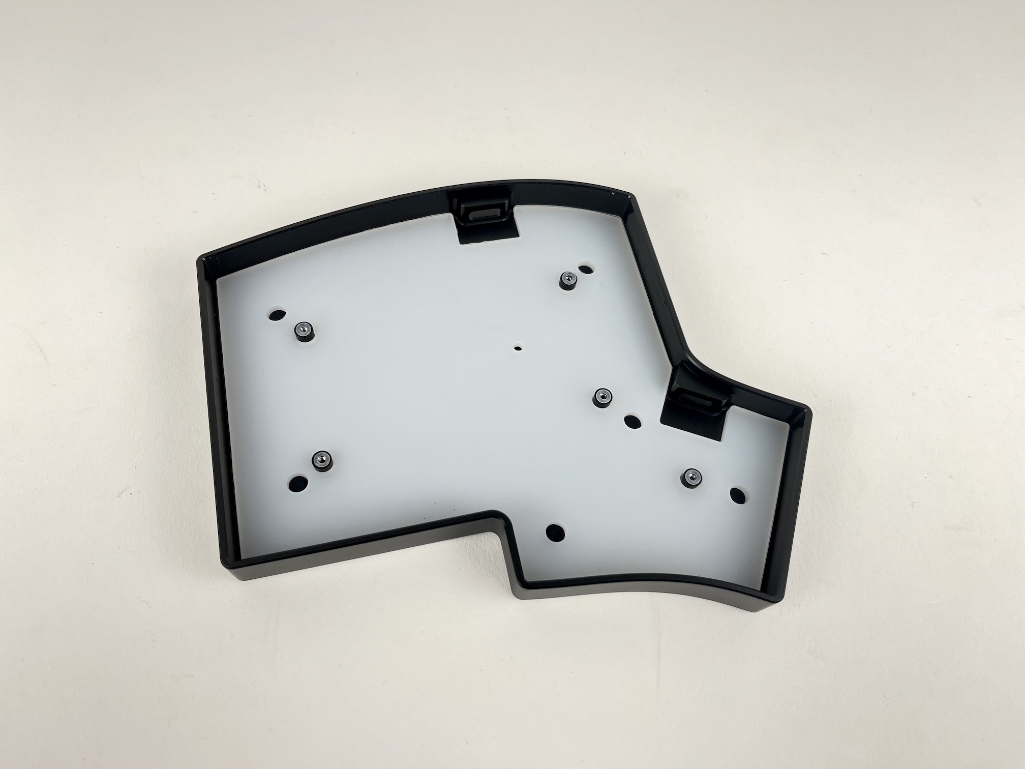 Case tray with o-rings on mounting points