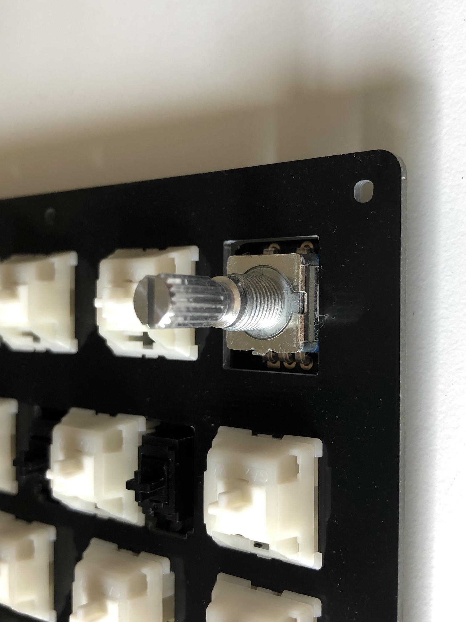 Rotary encoder installed in switch plate