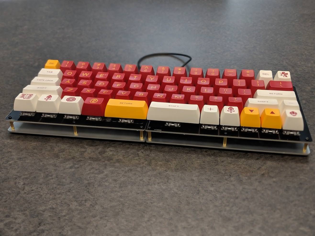 Completed Quefrency with keycaps installed